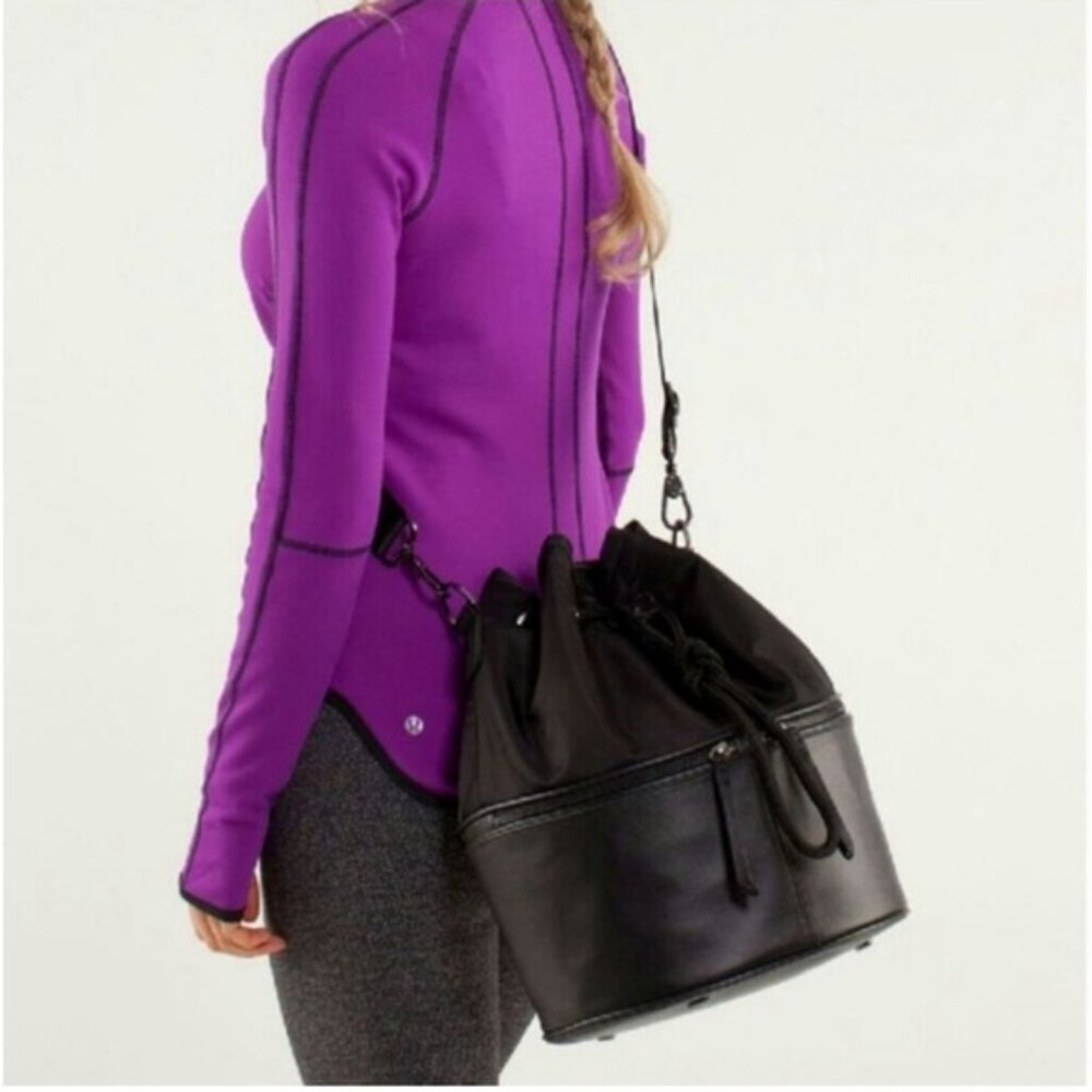 Lululemon Method bucket bag as is - Picture 2 of 7